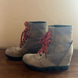 SOREL wedges. Size 8.5.